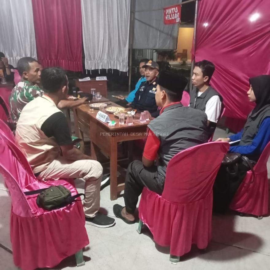 CAMAT GANDRUNGMANGU TINJAU KESIAPAN TPS DI DESA MUKTISARI