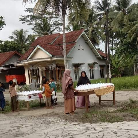 BERKAH RAMADHAN WARGA DUSUN LENTONGREJO BAGIKAN TAKJIL GRATIS UNTUK WARGA 