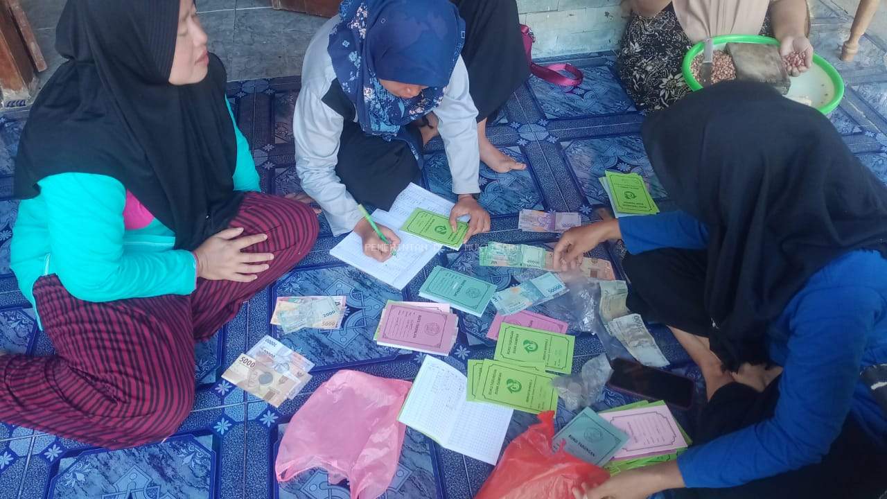 PEMBAGIAN TABUNGAN BANK SAMPAH BERKAH BARENG MENJELANG RAMADHAN DAN IDUL FITRI 