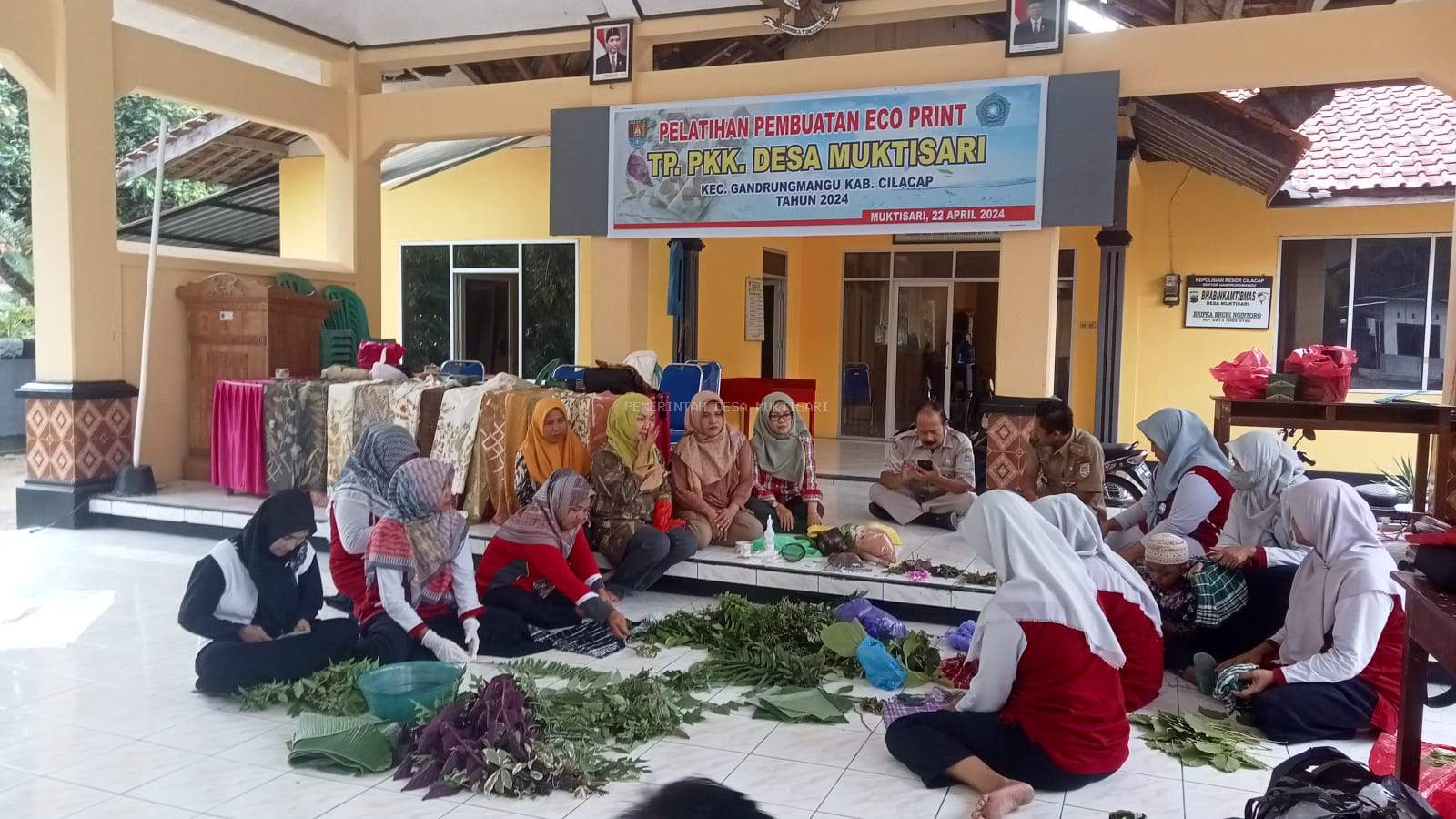 PELATIHAN PEMBUATAN ECO-PRINT SISTEM STEAM RAMAH LINGKUNGAN TP. PKK DESA MUKTISARI 