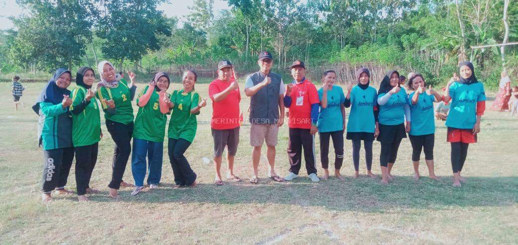 FUTSAL IBU-IBU RAMAIKAN PERAYAAN HUT KE-79 RI DESA MUKTISARI 