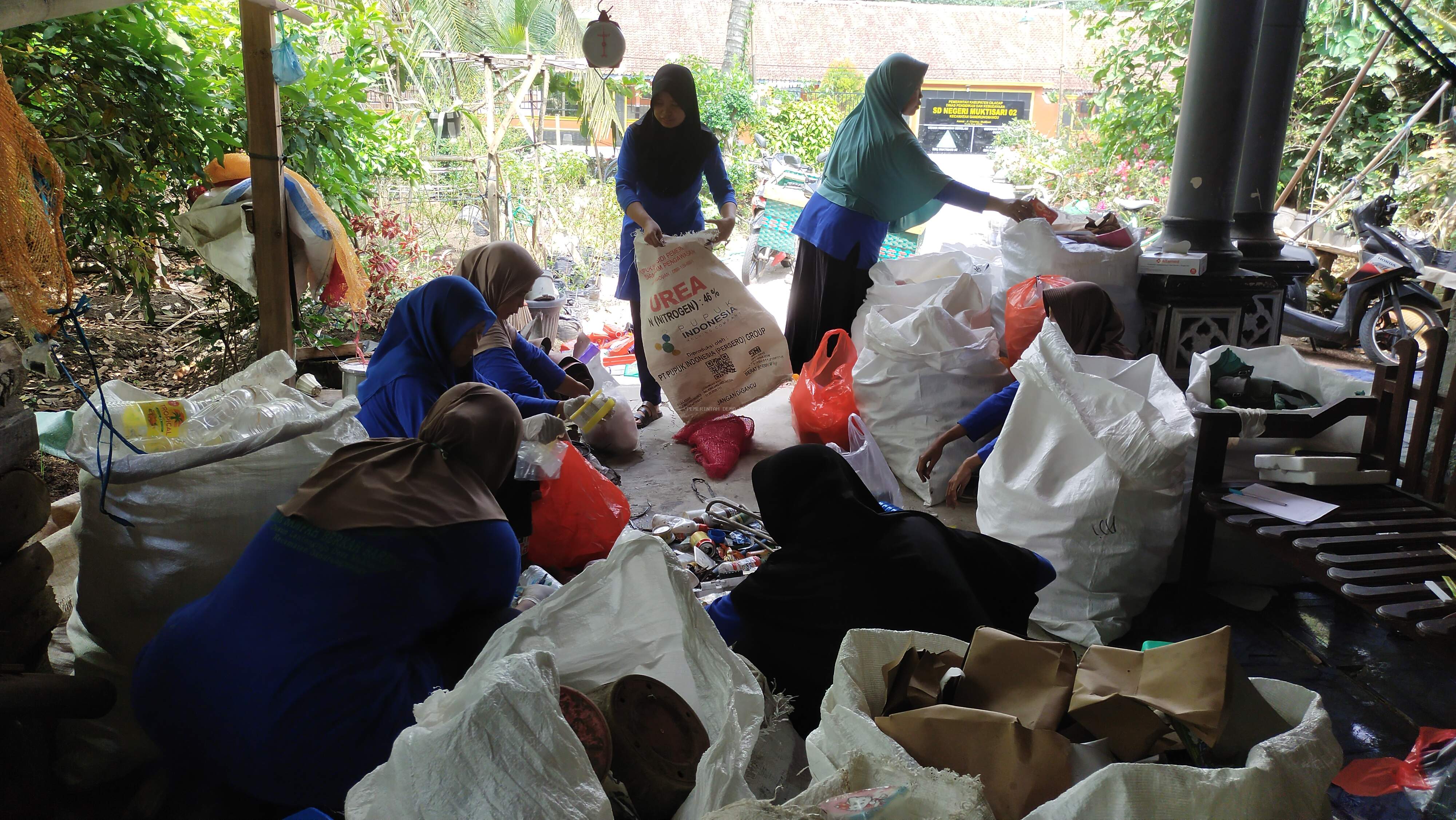 BANK SAMPAH BERKAH BARENG II BULAN OKTOBER DESA MUKTISARI 