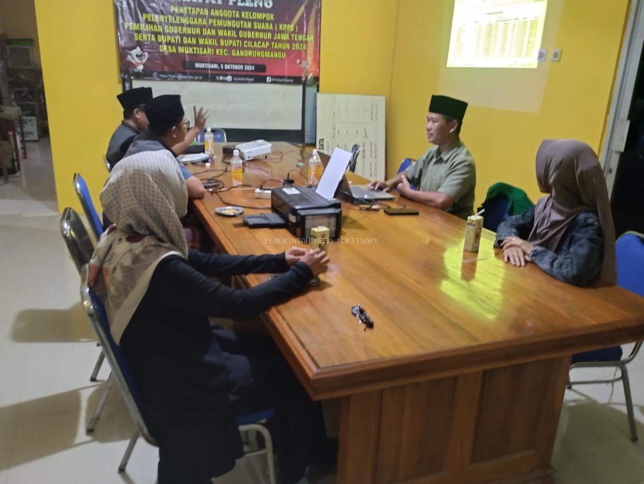 RAPAT PLENO PENETAPAN ANGGOTA KPPS PEMILIHAN GUBERNUR DAN WAKIL GUBERNUR JAWA TENGAH SERTA BUPATI DAN WAKIL BUPATI CILACAP TAHUN 2024