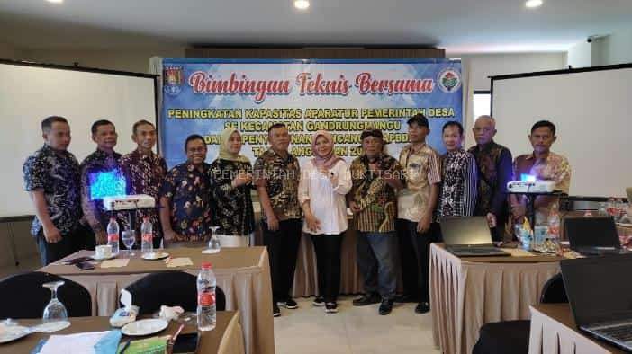 PERANGKAT DESA MUKTISARI IKUTI BIMTEK PENINGKATAN KAPASITAS APARATUR DESA SE KECAMATAN GANDRUNGMANGU 