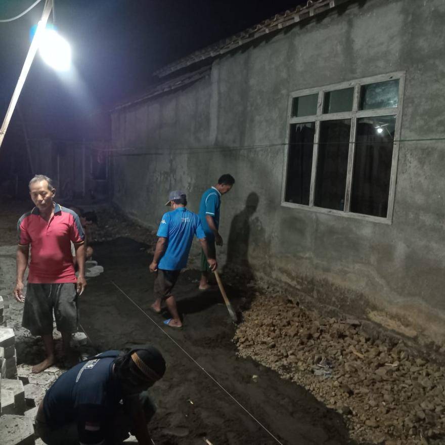 PEMASANGAN PAVING BLOCK RT 01 RW 01 DUSUN MUKTISARI